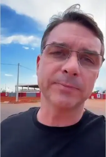 Flavio-Bolsonaro-339x500.jpeg